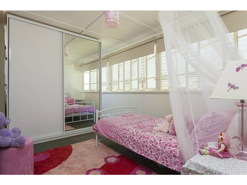 14 Gibson Crescent, Holland Park QLD 4121