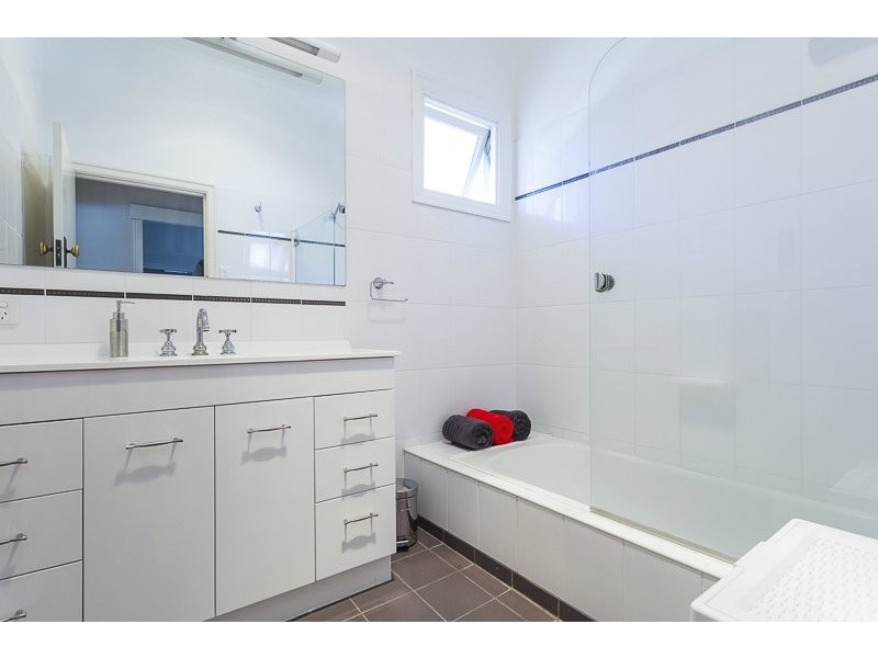 14 Gibson Crescent, Holland Park QLD 4121