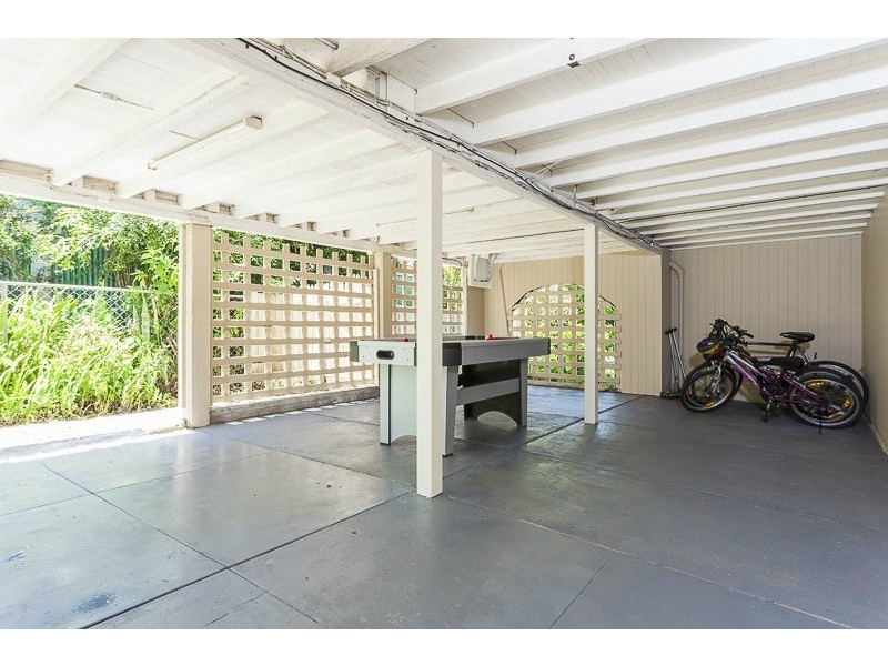 14 Gibson Crescent, Holland Park QLD 4121