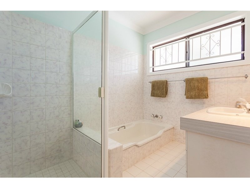 27 Delavan Street, Wishart QLD 4122