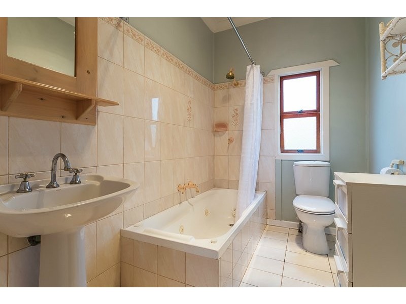 50 Hockings Street, Holland Park West QLD 4121