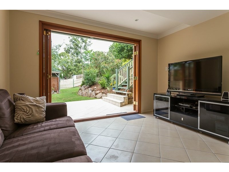 50 Hockings Street, Holland Park West QLD 4121