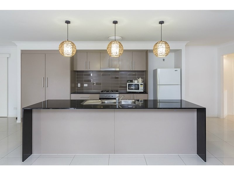 4 Hernandia Place, Mackenzie QLD 4156