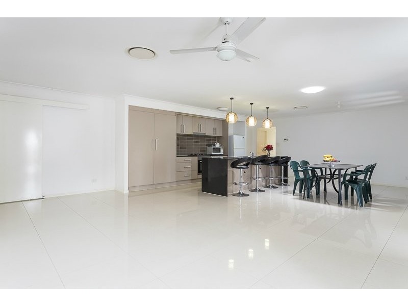 4 Hernandia Place, Mackenzie QLD 4156