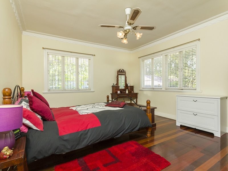 19 Pemberton Street, Tarragindi QLD 4121