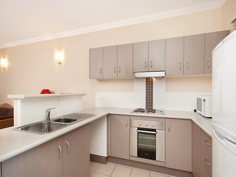 303/2-8 Centenary Close, Manoora QLD 4870