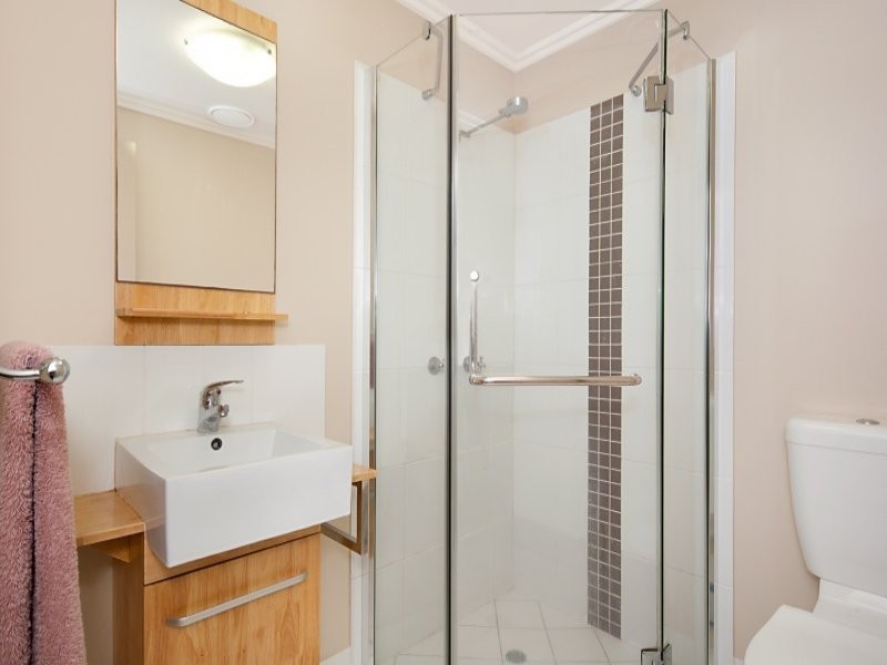 303/2-8 Centenary Close, Manoora QLD 4870