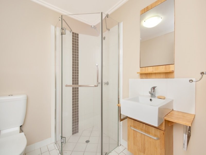 303/2-8 Centenary Close, Manoora QLD 4870
