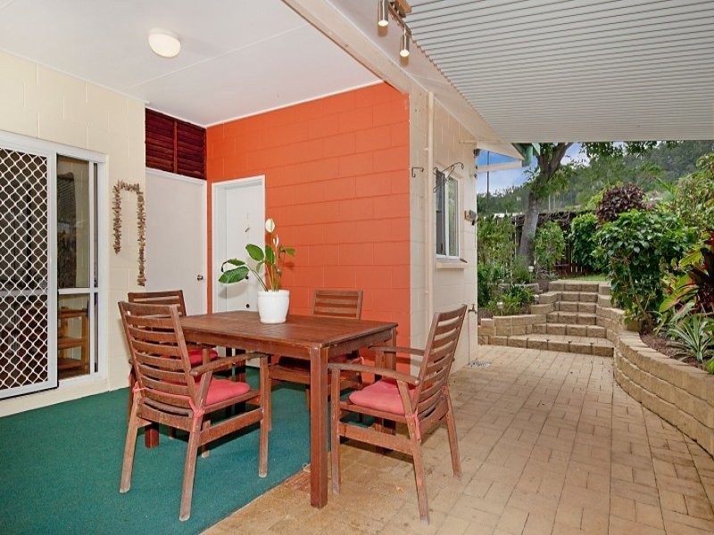 30 Kangaroo Street, Bentley Park QLD 4869