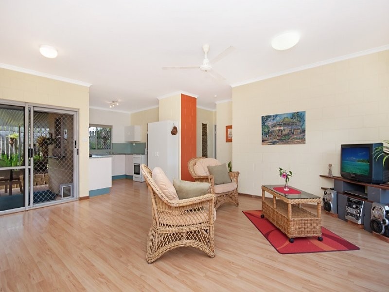 30 Kangaroo Street, Bentley Park QLD 4869