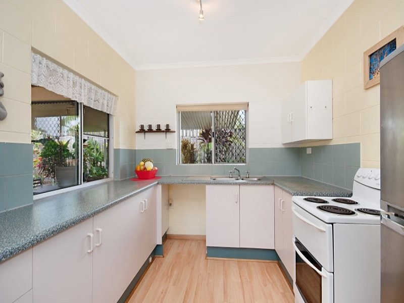 30 Kangaroo Street, Bentley Park QLD 4869