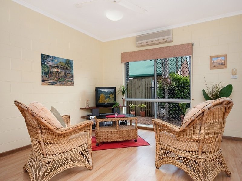30 Kangaroo Street, Bentley Park QLD 4869
