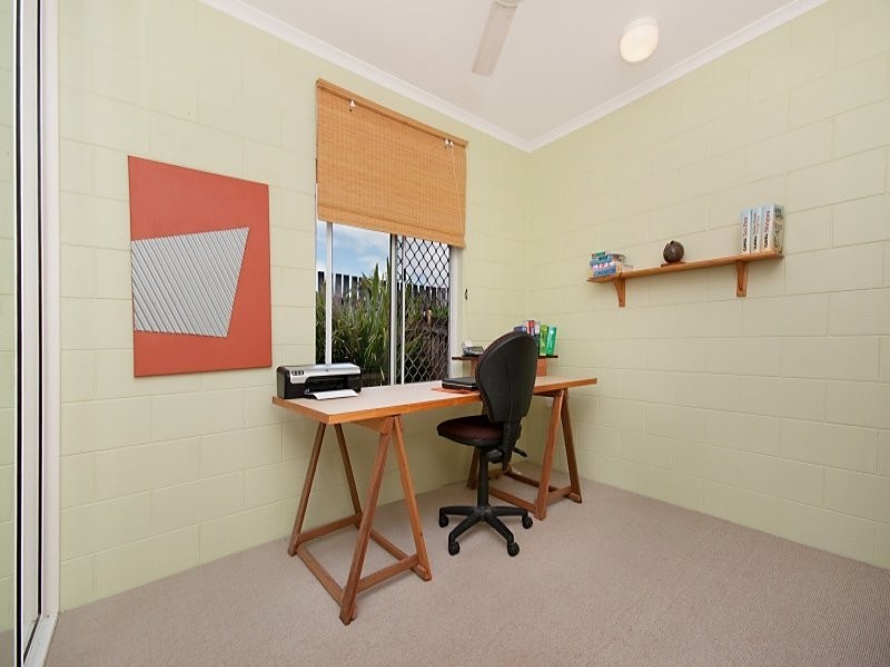 30 Kangaroo Street, Bentley Park QLD 4869