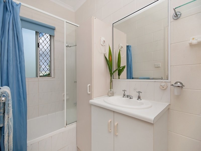 30 Kangaroo Street, Bentley Park QLD 4869