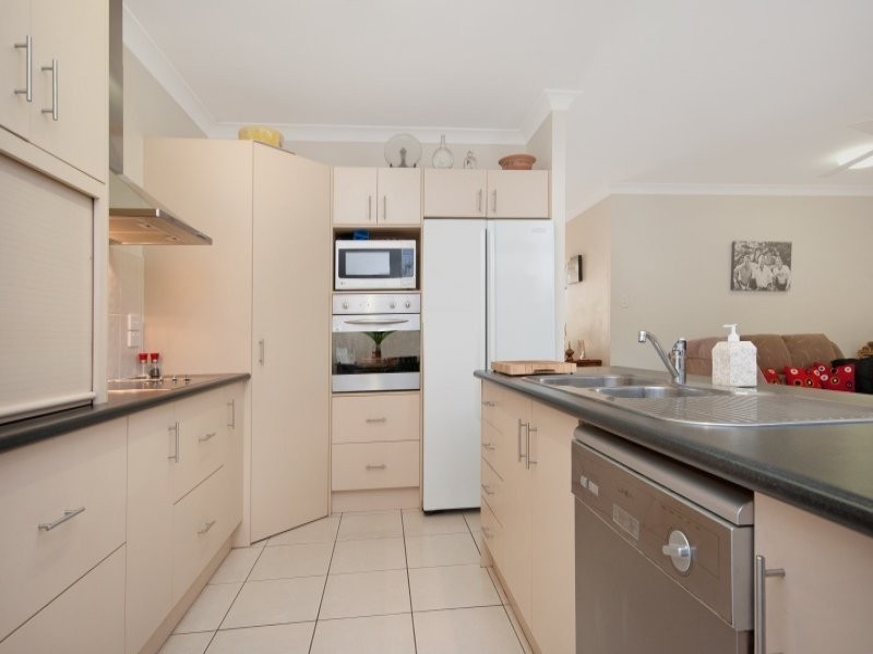 6 Lyndon Close, Bentley Park QLD 4869