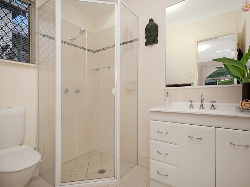 6 Lyndon Close, Bentley Park QLD 4869