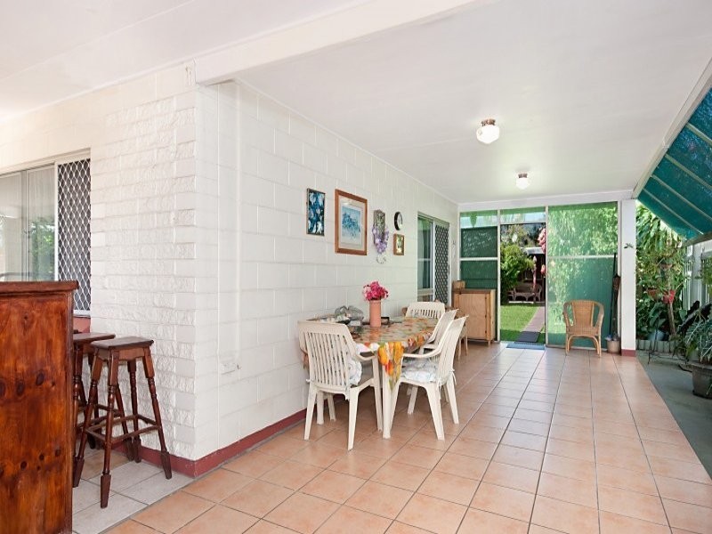 303 McCoombe Street, Mooroobool QLD 4870