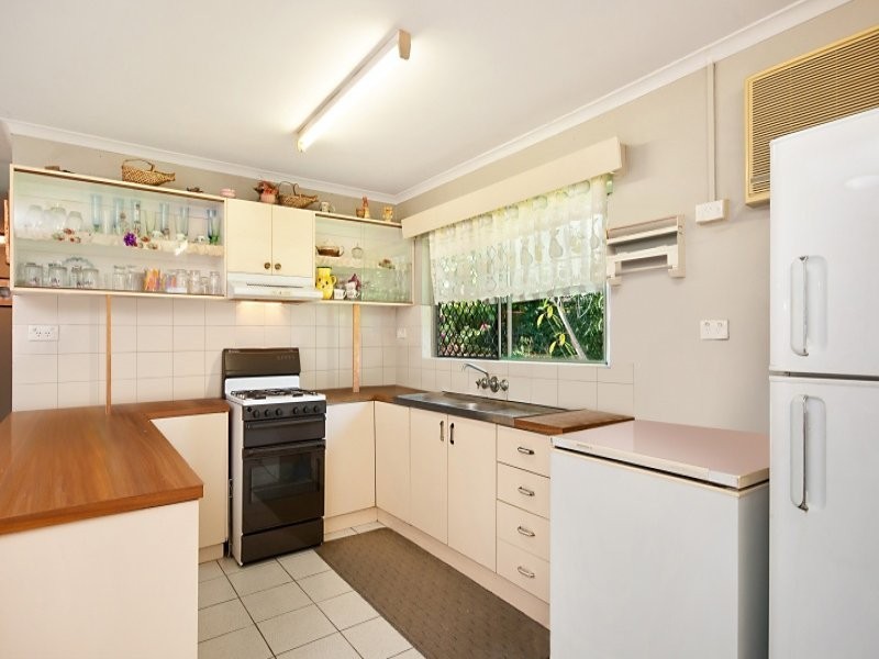 303 McCoombe Street, Mooroobool QLD 4870