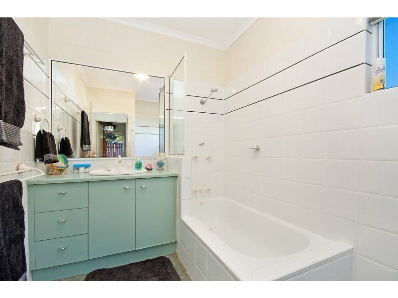 14 Pera Close, Bentley Park QLD 4869