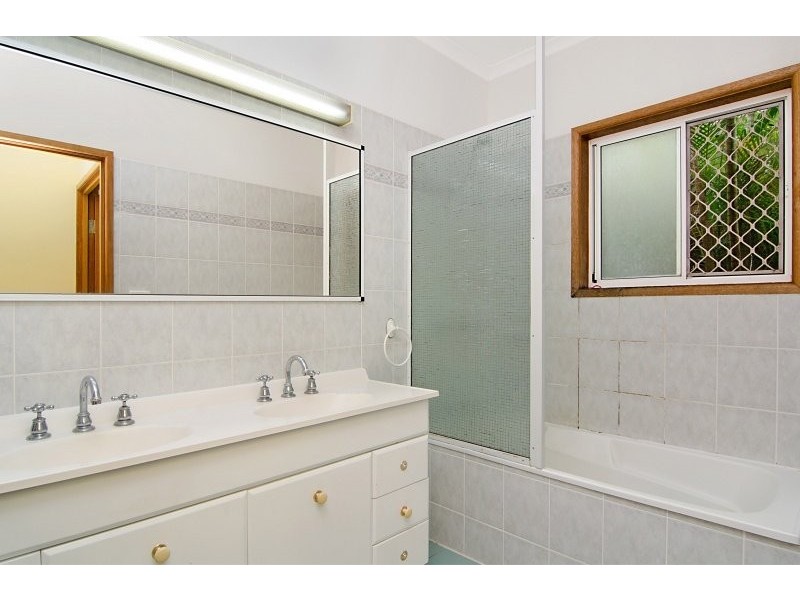 11 Grimes Close, Kanimbla QLD 4870