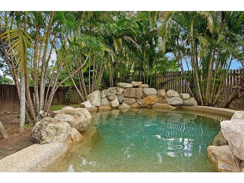 11 Grimes Close, Kanimbla QLD 4870