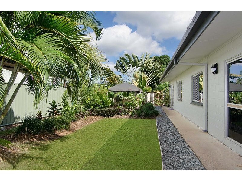123 Oleander Street, Holloways Beach QLD 4878