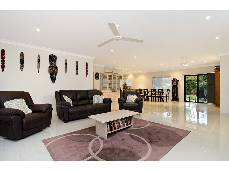 8 Norfolk Close, Holloways Beach QLD 4878