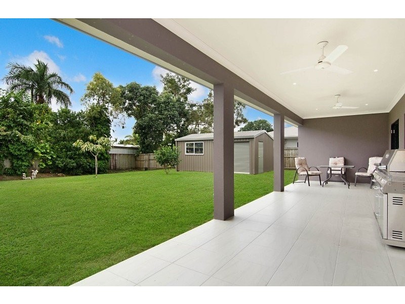 8 Norfolk Close, Holloways Beach QLD 4878