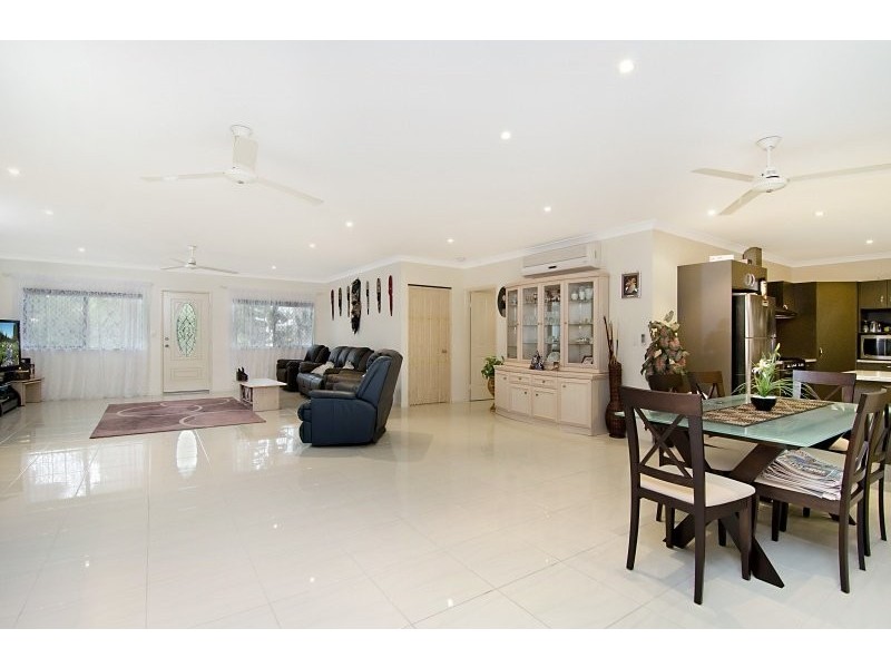 8 Norfolk Close, Holloways Beach QLD 4878