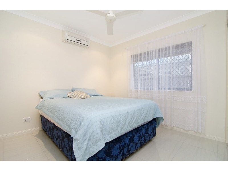 8 Norfolk Close, Holloways Beach QLD 4878