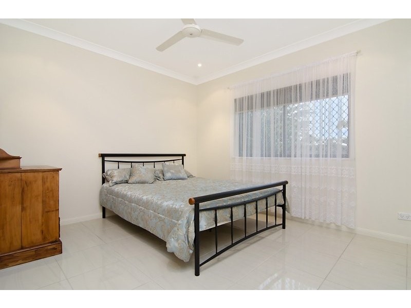 8 Norfolk Close, Holloways Beach QLD 4878