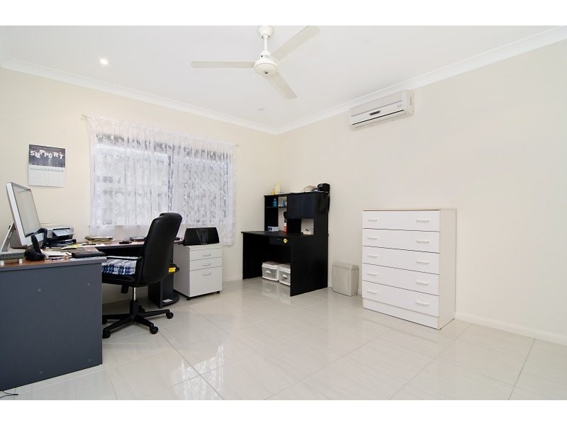 8 Norfolk Close, Holloways Beach QLD 4878