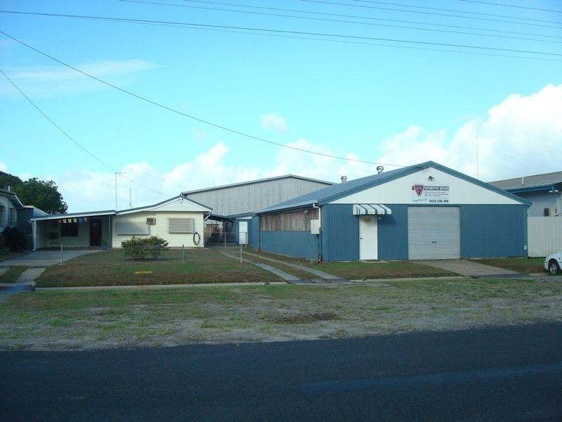 124-126 Newell street, Bungalow QLD 4870