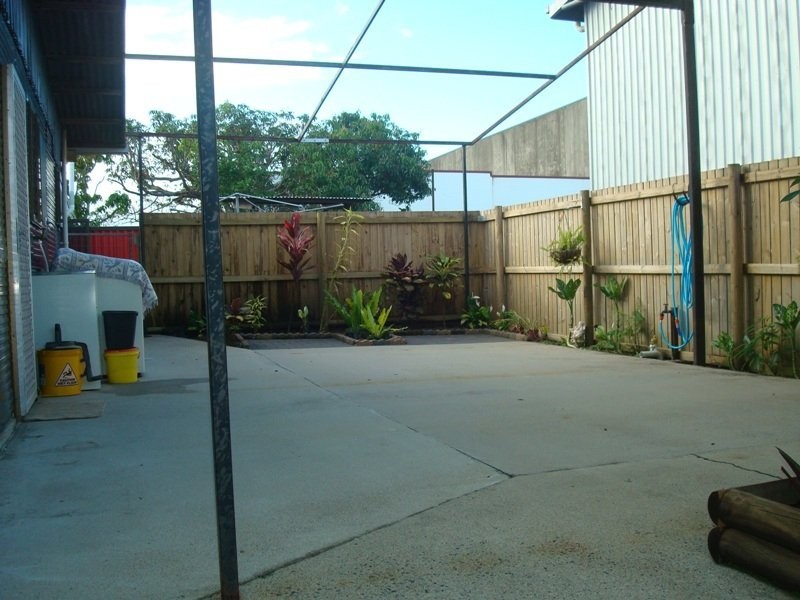 124-126 Newell street, Bungalow QLD 4870