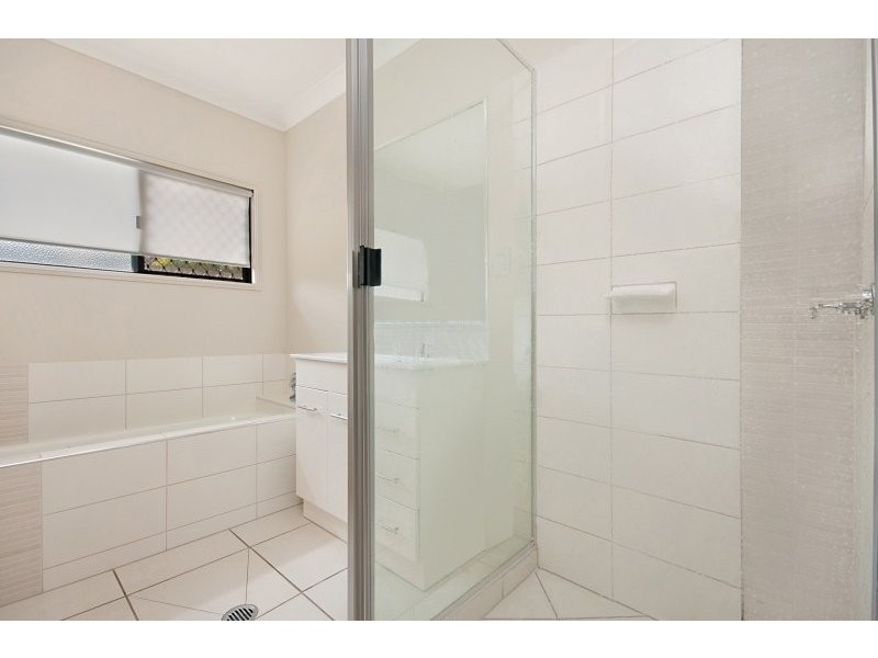 2 Calvert Close, Bentley Park QLD 4869