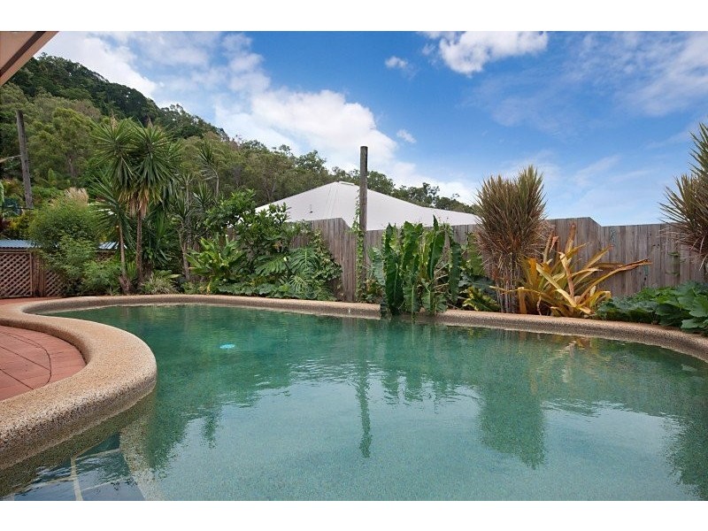 6 Crowsnest Terrace, Trinity Beach QLD 4879