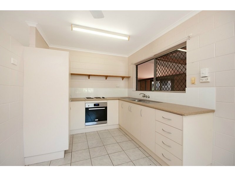 37 Hayward Street, Mooroobool QLD 4870