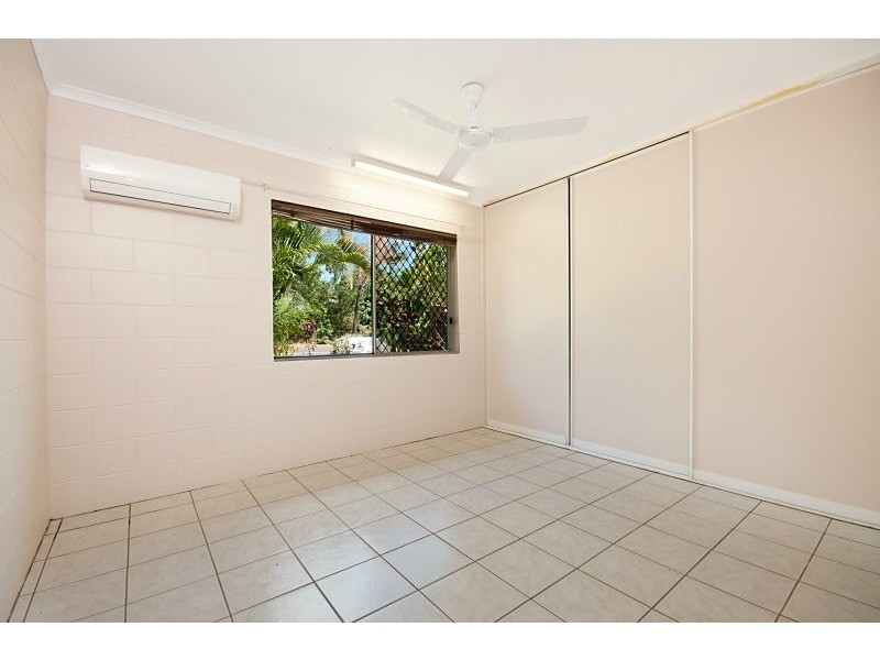 37 Hayward Street, Mooroobool QLD 4870