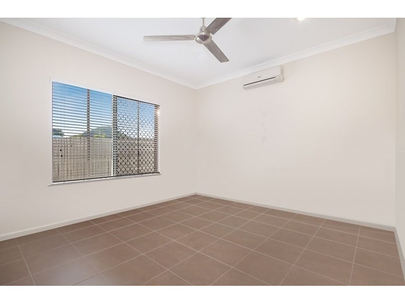10 Icefire Quay, Trinity Park QLD 4879