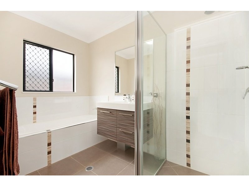 8 Demidenko Close, Redlynch QLD 4870