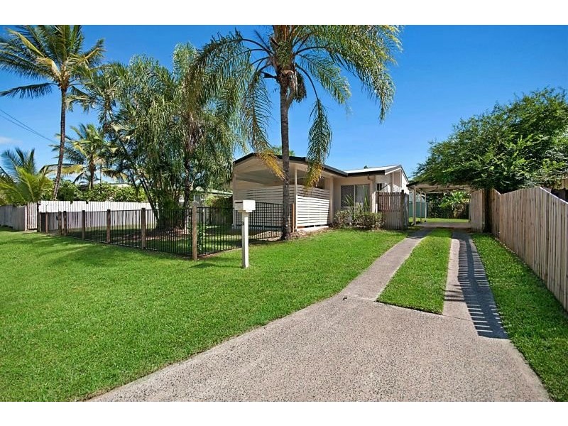 31 Murray Street, Manoora QLD 4870