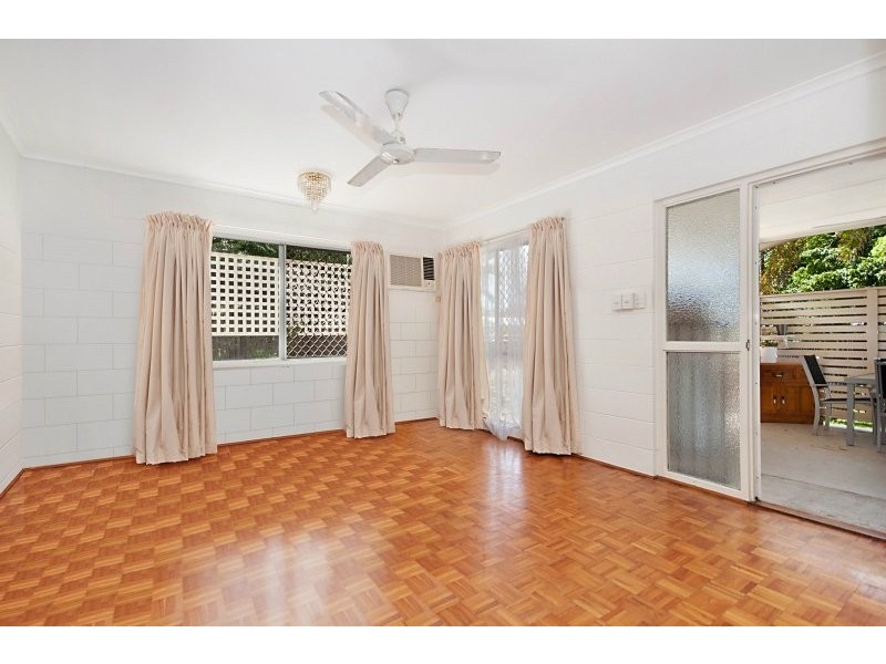 31 Murray Street, Manoora QLD 4870