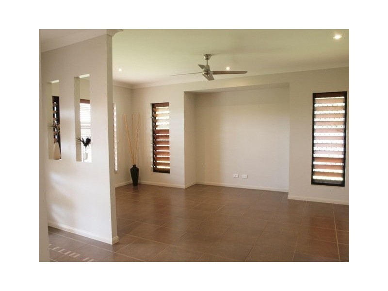 27 Altona Street, Bentley Park QLD 4869