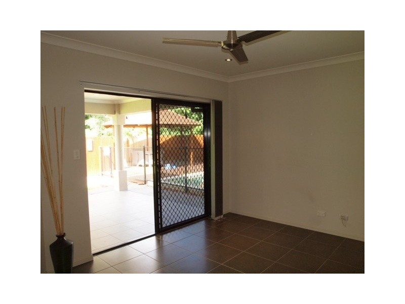 27 Altona Street, Bentley Park QLD 4869