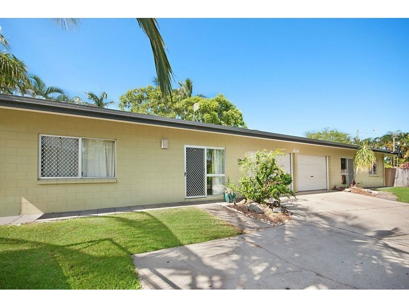 2-4 Brooks Street, Whitfield QLD 4870