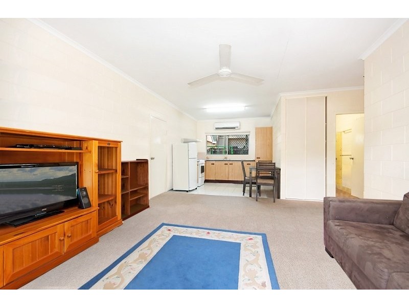 2-4 Brooks Street, Whitfield QLD 4870