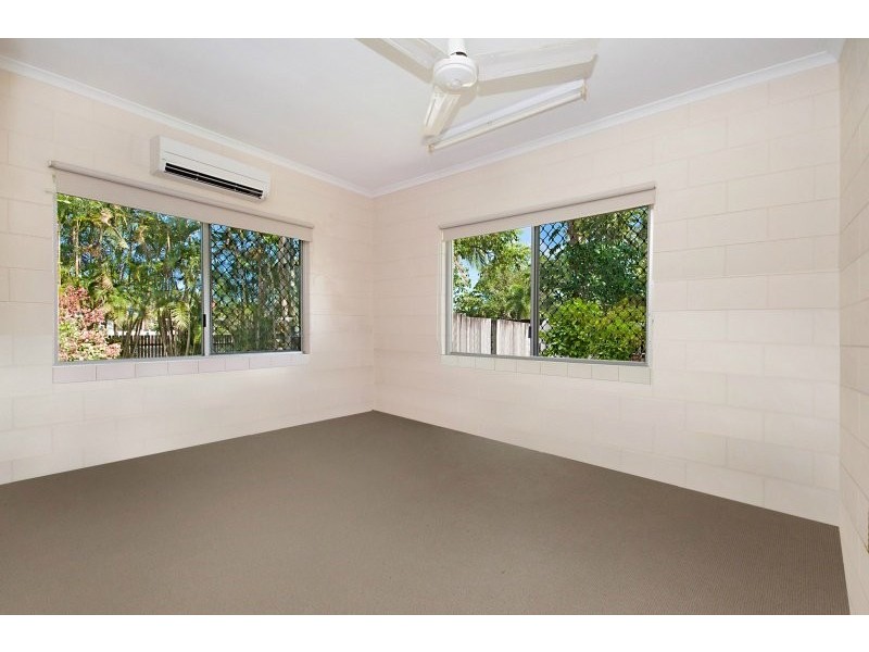 2-4 Brooks Street, Whitfield QLD 4870