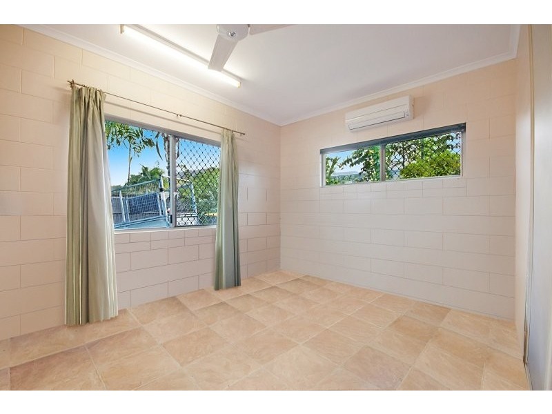 2-4 Brooks Street, Whitfield QLD 4870