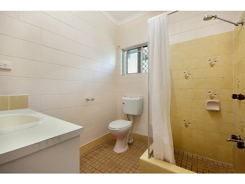 2-4 Brooks Street, Whitfield QLD 4870