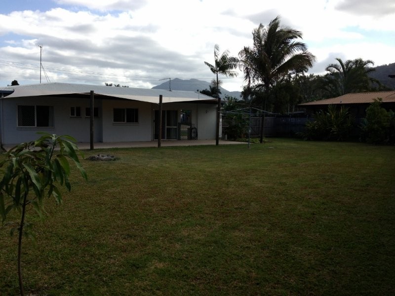 8 Aruma close, White Rock QLD 4868